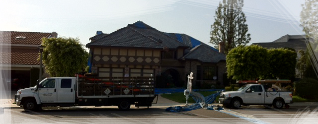 Fumigation truck tening a house in San Diego County